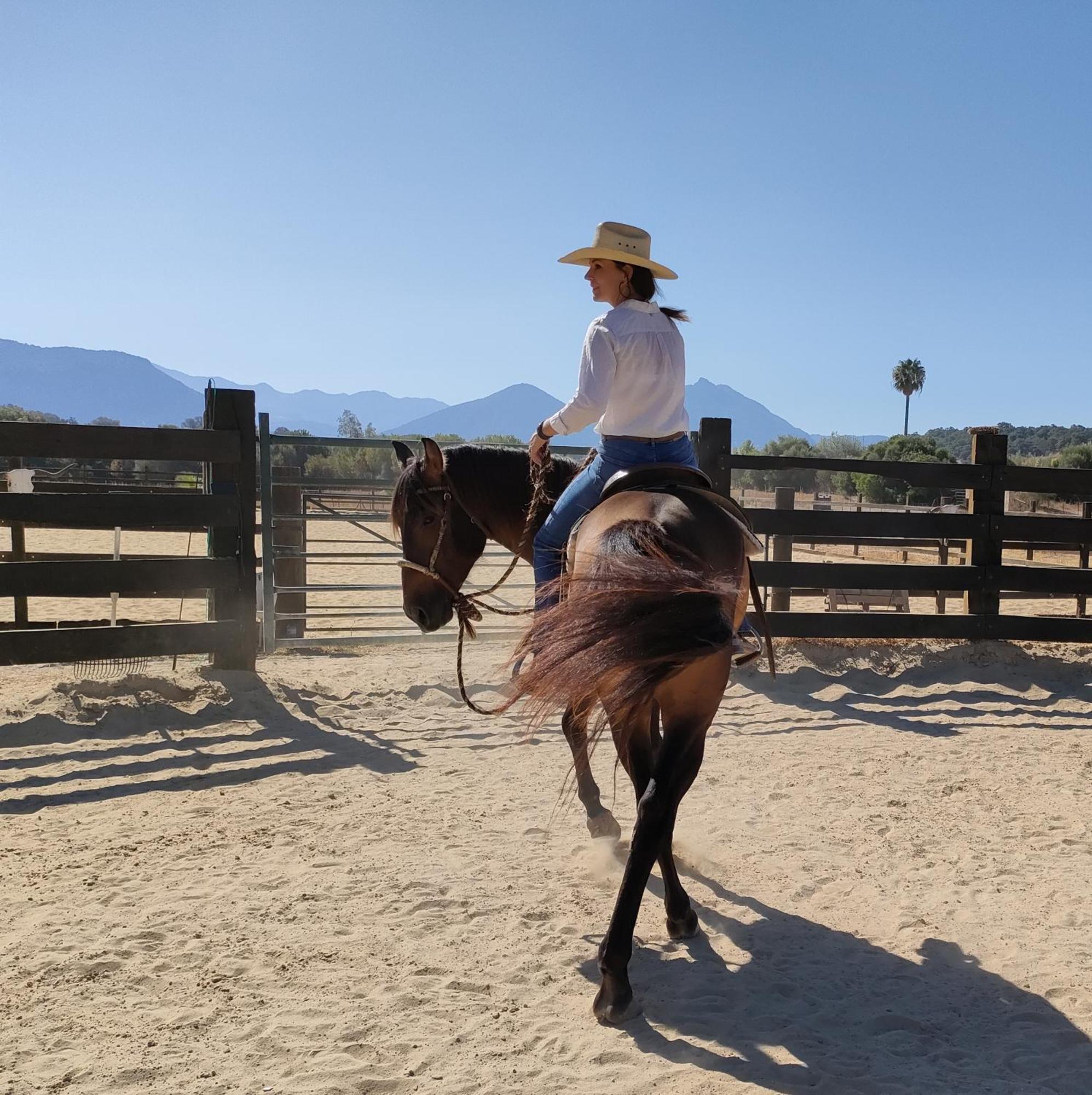 Cabana Rustica En Un Rancho Con Caballos, Prado Del Rey, Andalucia Экстерьер фото